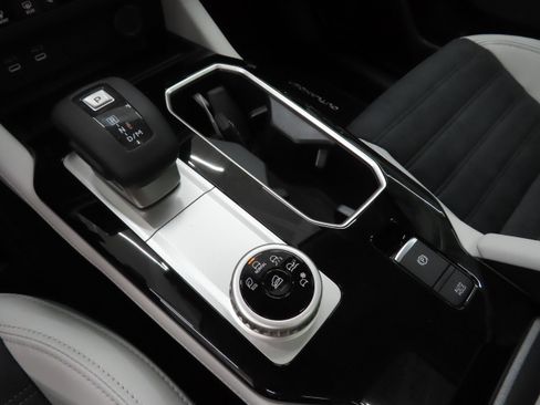 New 2026 Mitsubishi Outlander SE FWD image 15