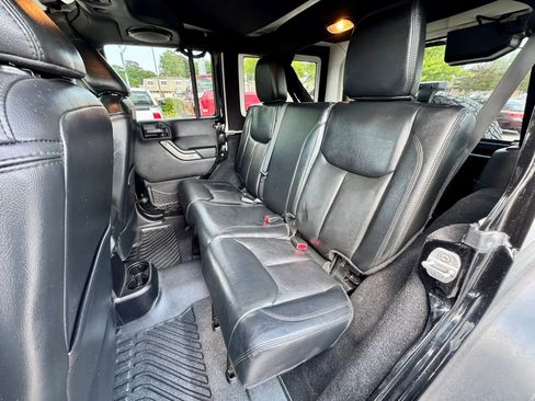 Used 2013 Jeep Wrangler Unlimited Sahara AWD/4WD image 10