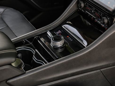 Used 2022 Jeep Grand Cherokee Limited image 32