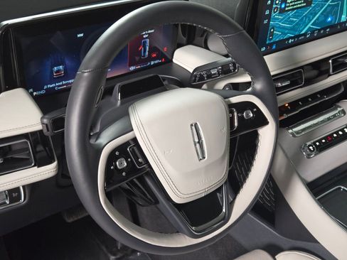 New 2026 Lincoln Aviator Reserve AWD/4WD image 24