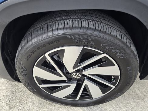 Certified 2025 Volkswagen Atlas SE image 10