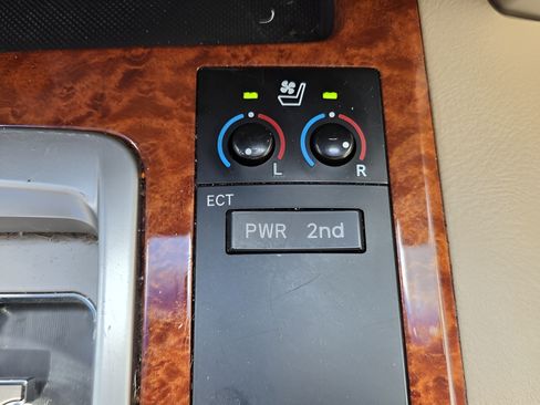 Used 2013 Toyota Land Cruiser AWD/4WD image 19