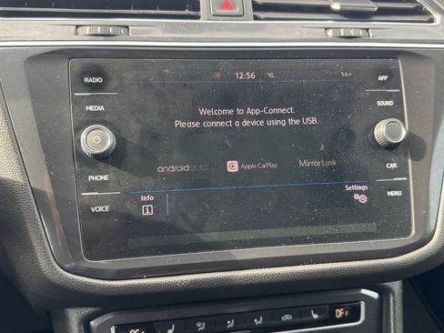 Used 2020 Volkswagen Tiguan SE w/ Panoramic Sunroof Package image 14