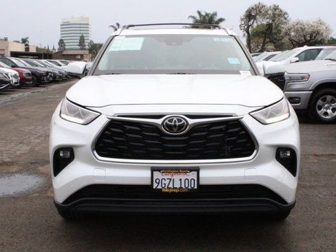 Used 2023 Toyota Highlander Limited image 2