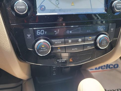 Used 2015 Nissan Rogue SV w/ SV Premium Package FWD image 22