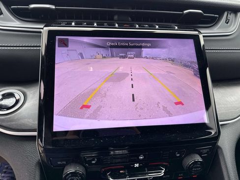 Used 2025 Jeep Grand Cherokee L Limited AWD/4WD image 32