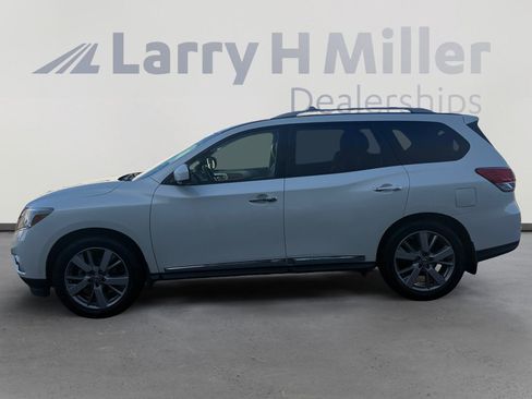 Used 2016 Nissan Pathfinder Platinum image 2