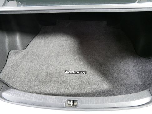 Used 2021 Toyota Corolla LE image 18