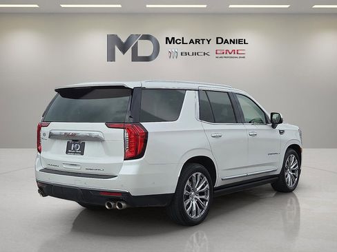 Used 2023 GMC Yukon Denali w/ Denali Reserve Package image 5