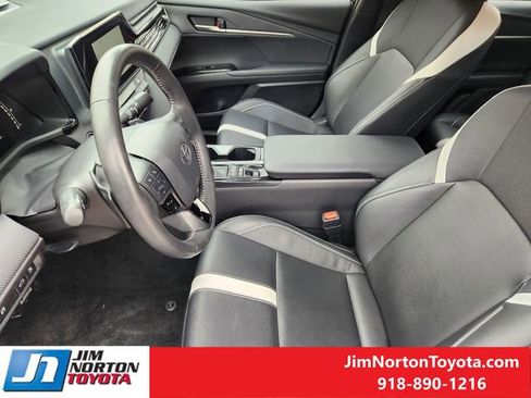 Used 2025 Toyota Camry SE image 13