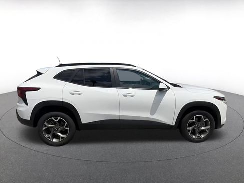 Used 2025 Chevrolet Trax LT w/ LT Convenience Package FWD image 16