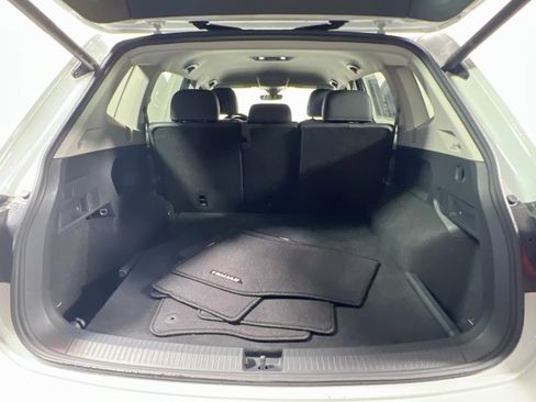 Used 2024 Volkswagen Tiguan SE AWD/4WD image 33