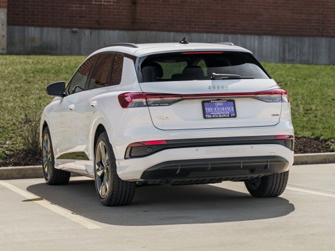 Used 2024 Audi Q4 e-tron Premium Plus w/ Premium Plus image 5