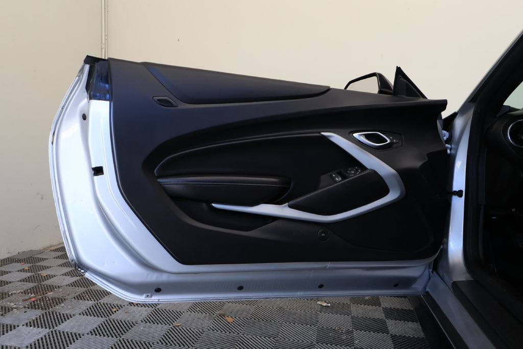 Used 2018 Chevrolet Camaro SS RWD image 15