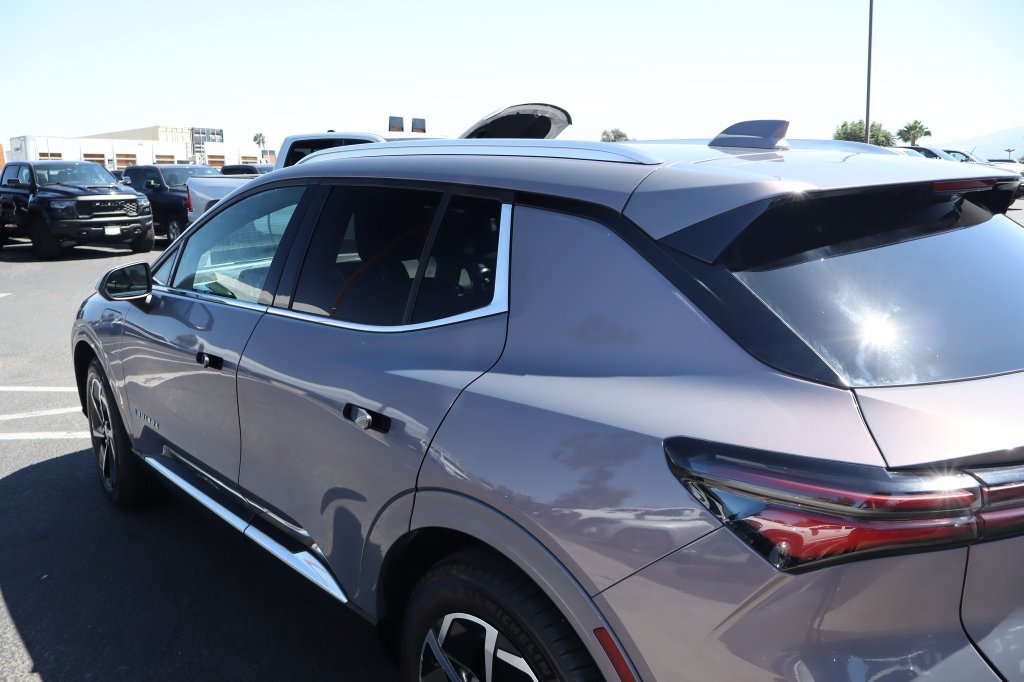 Used 2024 Chevrolet Equinox EV LT FWD image 16