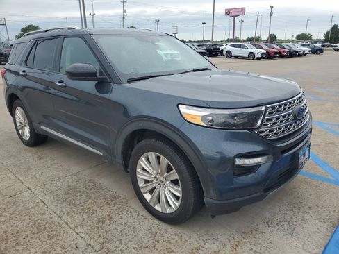 Used 2022 Ford Explorer Limited w/ Equipment Group 301A AWD/4WD image 2