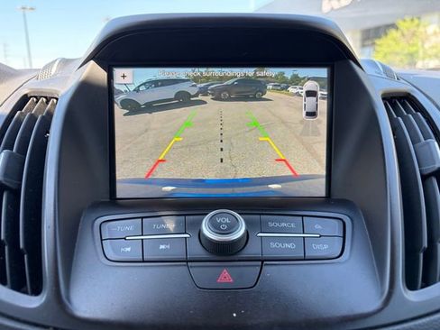 Used 2017 Ford Escape SE w/ Equipment Group 201A AWD/4WD image 2