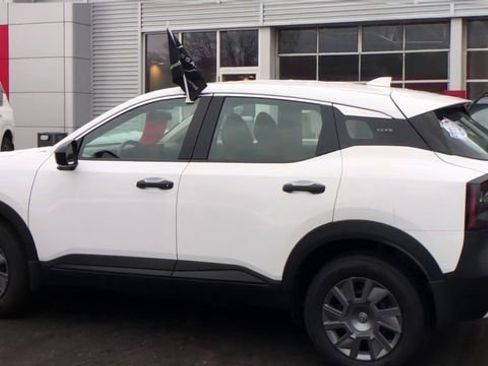 Certified 2025 Nissan Kicks S image 6