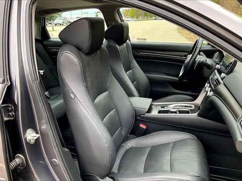 Used 2019 Honda Accord Touring image 8