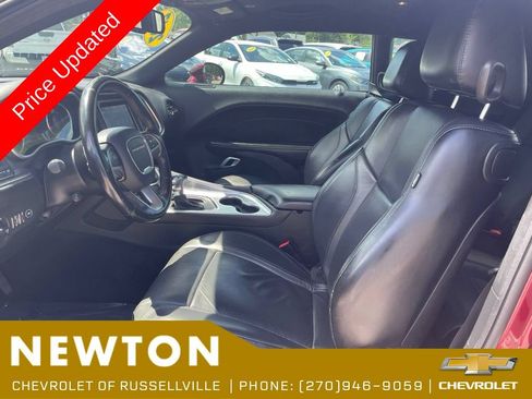 Used 2017 Dodge Challenger SXT Plus RWD image 4