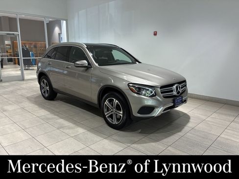 Used 2019 Mercedes-Benz GLC 300 4MATIC image 1