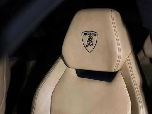 Used 2019 Lamborghini Urus AWD/4WD image 43