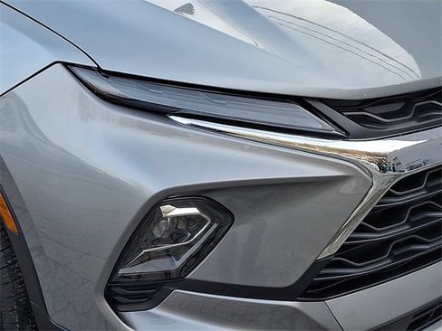 Used 2025 Chevrolet Blazer LT w/ Convenience Package image 9