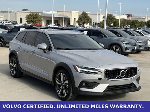 Certified 2025 Volvo V60 B5 Cross Country Plus image 5