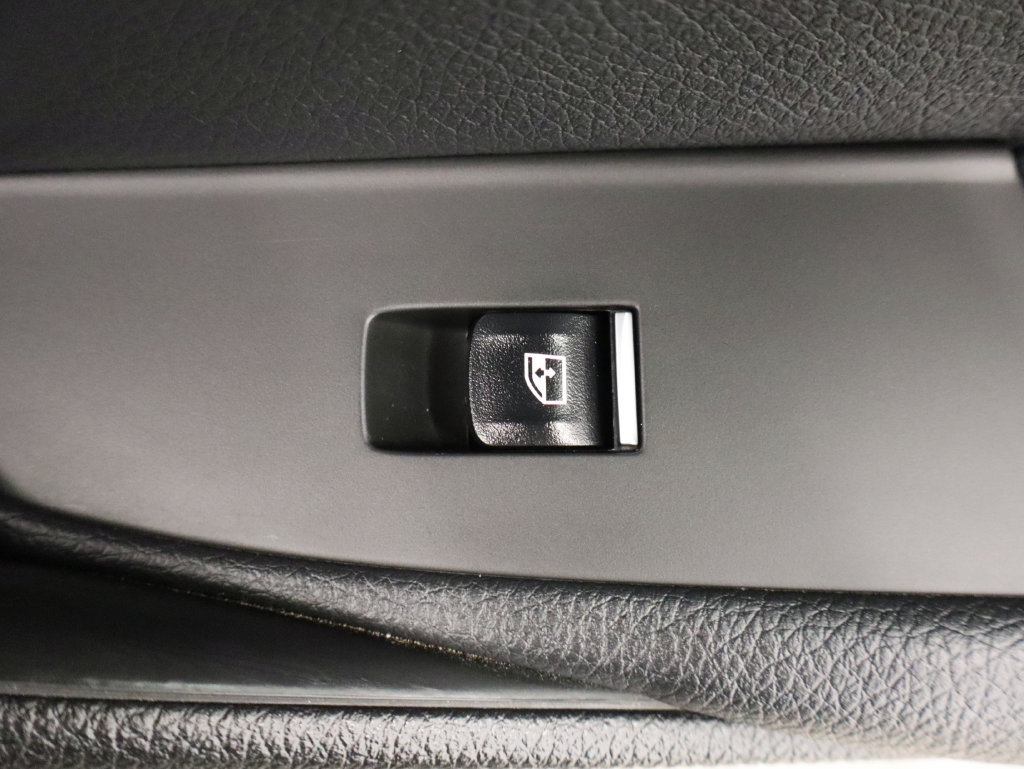 Used 2019 BMW 530e xDrive w/ Convenience Package AWD/4WD image 44