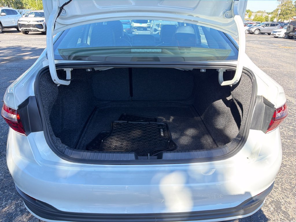 Used 2025 Volkswagen Jetta SE w/ Sunroof Package FWD image 28