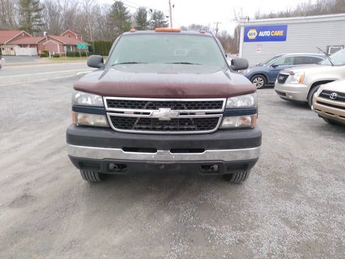 Used 2006 Chevrolet Silverado 2500 LT w/ Snow Plow Prep Package image 8