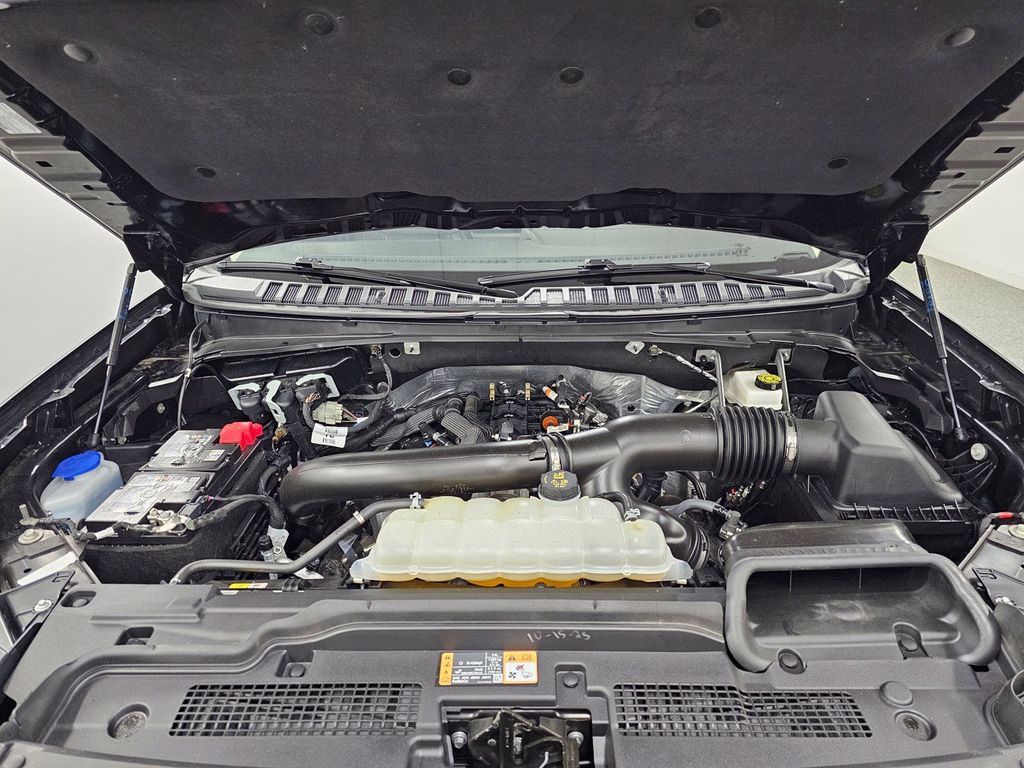 Used 2025 Ford Expedition Active AWD/4WD image 9
