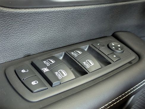 New 2026 Chrysler Pacifica Select image 25