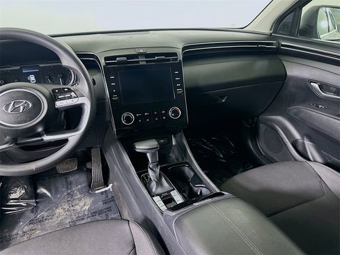 Used 2024 Hyundai Tucson SE image 18