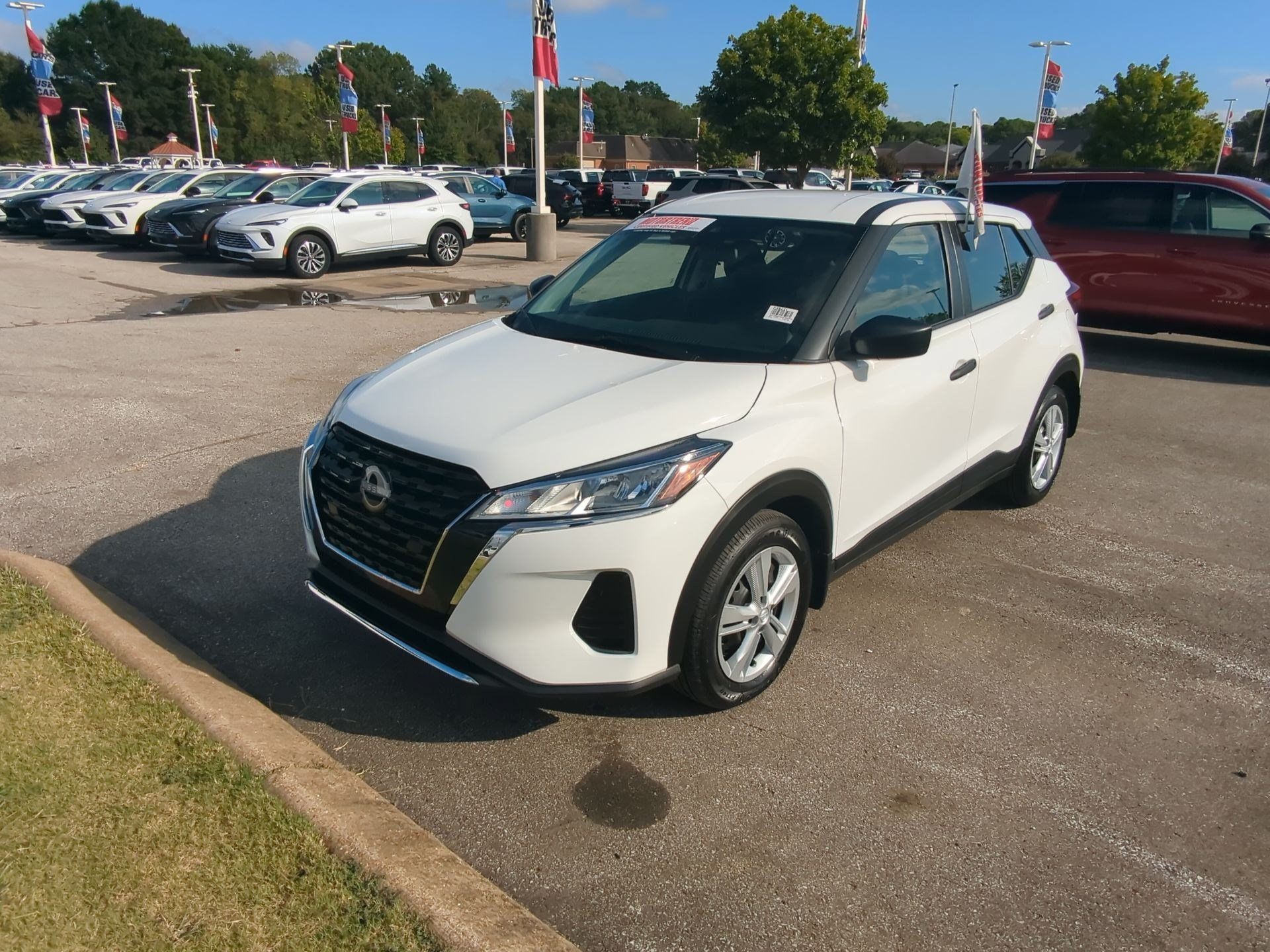 Used 2025 Nissan Kicks S FWD image 3