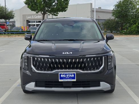 Used 2025 Kia Carnival image 10