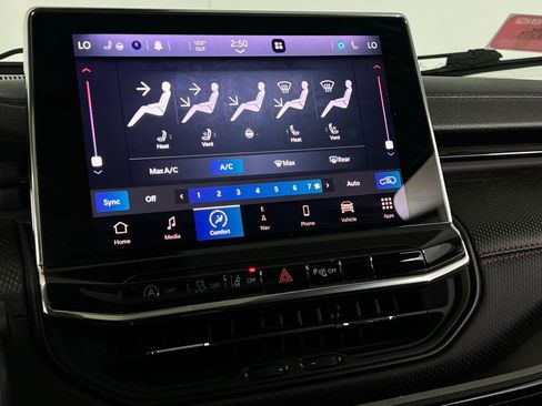 Used 2022 Jeep Compass Trailhawk w/ Trailhawk Elite Group image 18