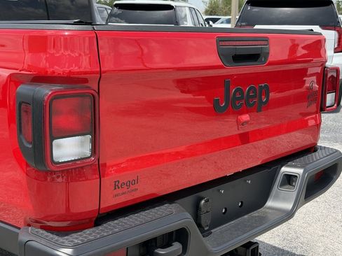 Used 2022 Jeep Gladiator Sport AWD/4WD image 11
