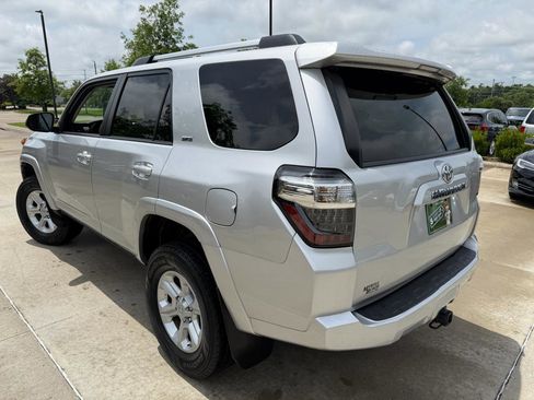 Used 2019 Toyota 4Runner SR5 AWD/4WD image 6
