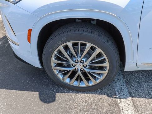 New 2026 Buick Enclave Avenir w/ Super Cruise Package FWD image 32