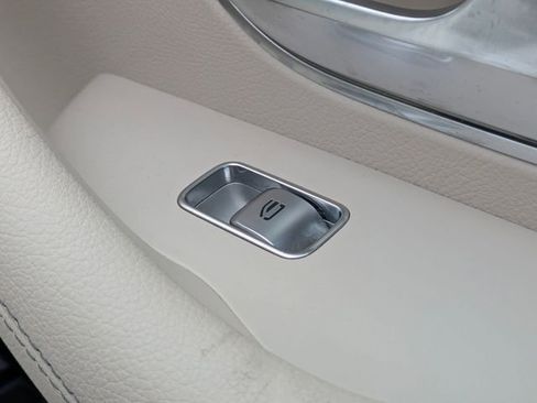 Used 2022 Mercedes-Benz GLE 350 4MATIC w/ Premium Package image 36