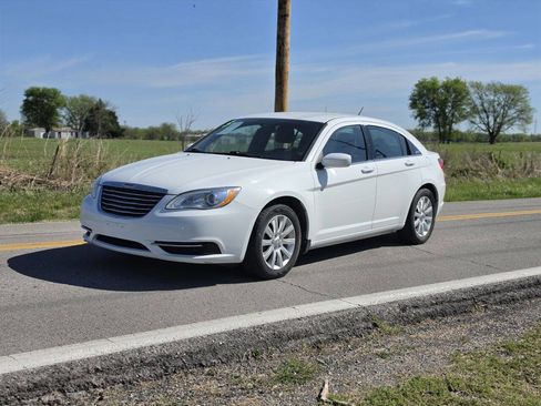 Used 2013 Chrysler 200 Touring image 2