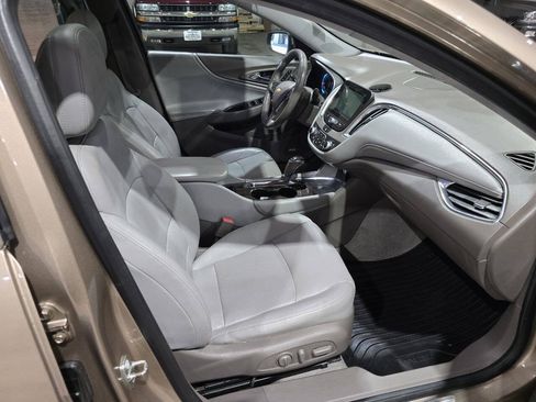 Used 2018 Chevrolet Malibu Premier w/ Premier Sun and Wheel Package FWD image 33