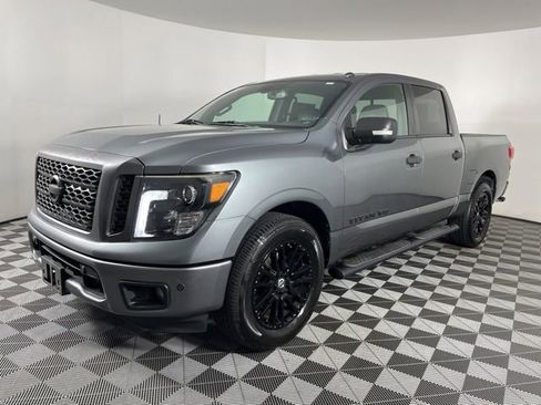 Used 2018 Nissan Titan SL w/ Midnight Edition RWD image 6
