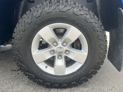 Used 2017 RAM 1500 ST w/ SXT Appearance Group AWD/4WD image 10