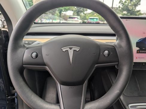 Used 2022 Tesla Model Y Long Range AWD/4WD image 8