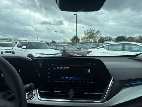 Used 2025 Chevrolet Trax LT image 18