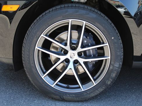 New 2025 Porsche Macan image 28