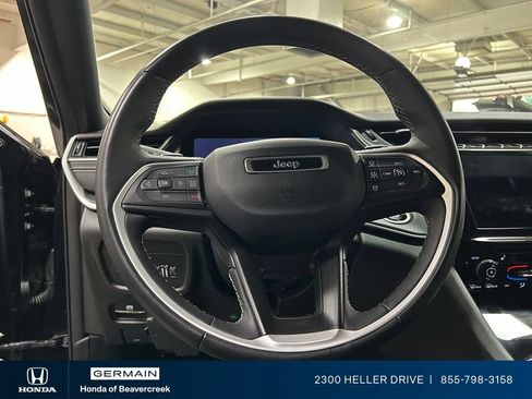 Used 2023 Jeep Grand Cherokee Altitude AWD/4WD image 16