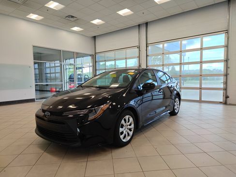 Used 2025 Toyota Corolla LE FWD image 7